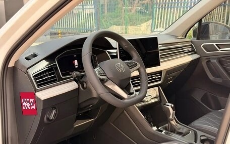 Volkswagen Tiguan II, 2024 год, 2 395 000 рублей, 5 фотография