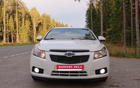 Chevrolet Cruze II, 2010 год, 650 000 рублей, 4 фотография