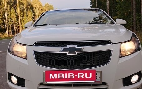 Chevrolet Cruze II, 2010 год, 650 000 рублей, 3 фотография