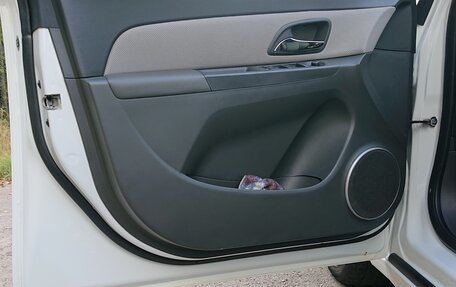 Chevrolet Cruze II, 2010 год, 650 000 рублей, 26 фотография