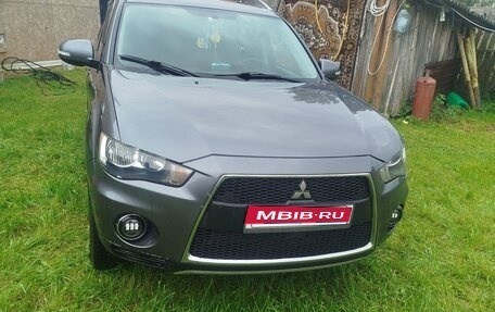 Mitsubishi Outlander III рестайлинг 3, 2010 год, 900 000 рублей, 1 фотография