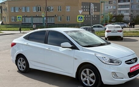 Hyundai Solaris II рестайлинг, 2013 год, 730 000 рублей, 1 фотография