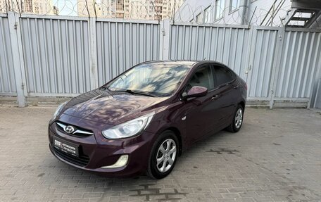 Hyundai Solaris II рестайлинг, 2011 год, 739 000 рублей, 1 фотография