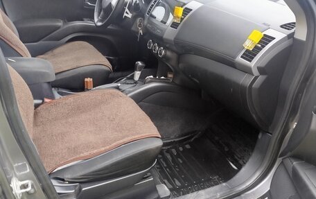 Mitsubishi Outlander III рестайлинг 3, 2010 год, 900 000 рублей, 8 фотография