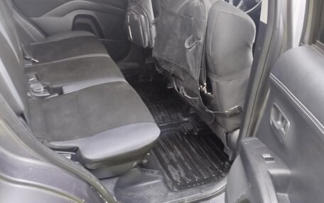 Mitsubishi Outlander III рестайлинг 3, 2010 год, 900 000 рублей, 15 фотография