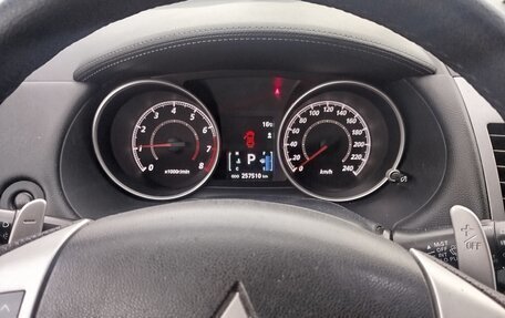 Mitsubishi Outlander III рестайлинг 3, 2010 год, 900 000 рублей, 14 фотография