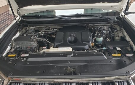Toyota Land Cruiser Prado 150 рестайлинг 2, 2018 год, 5 600 000 рублей, 8 фотография