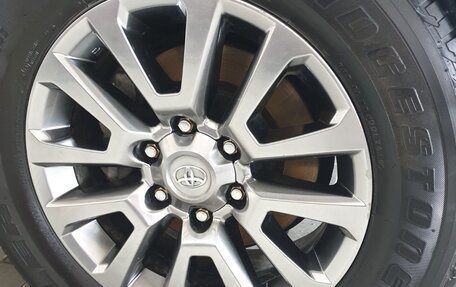Toyota Land Cruiser Prado 150 рестайлинг 2, 2018 год, 5 600 000 рублей, 13 фотография