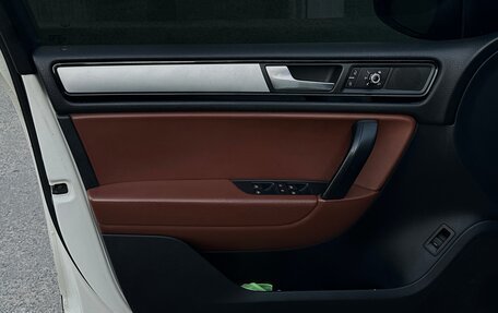Volkswagen Touareg III, 2011 год, 2 100 000 рублей, 10 фотография