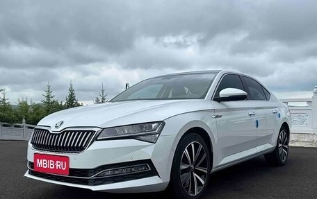 Skoda Superb III рестайлинг, 2022 год, 2 319 000 рублей, 1 фотография