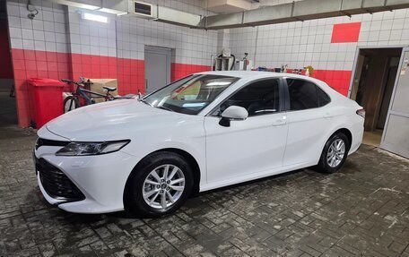 Toyota Camry, 2018 год, 2 400 000 рублей, 1 фотография
