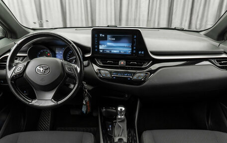 Toyota C-HR I рестайлинг, 2019 год, 2 230 000 рублей, 8 фотография