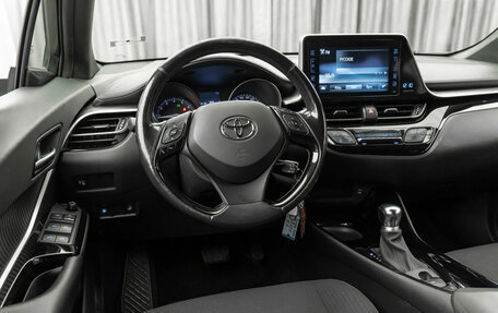 Toyota C-HR I рестайлинг, 2019 год, 2 230 000 рублей, 7 фотография