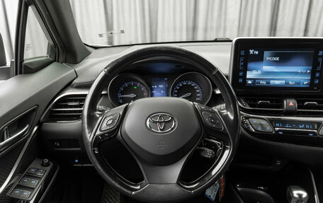 Toyota C-HR I рестайлинг, 2019 год, 2 230 000 рублей, 10 фотография