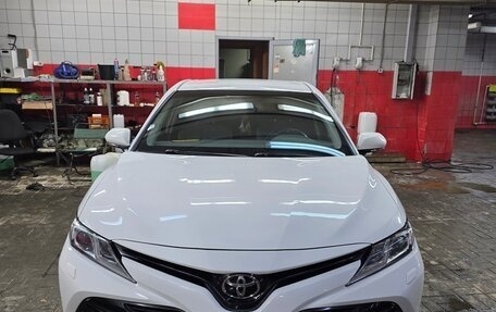 Toyota Camry, 2018 год, 2 400 000 рублей, 2 фотография
