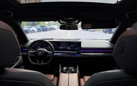 BMW 5 серия, 2025 год, 9 550 000 рублей, 10 фотография