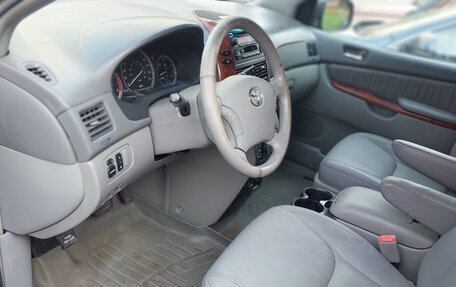 Toyota Sienna II рестайлинг, 2005 год, 890 000 рублей, 6 фотография