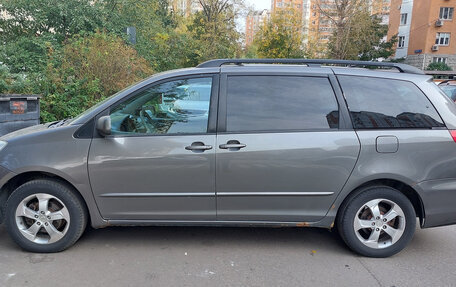 Toyota Sienna II рестайлинг, 2005 год, 890 000 рублей, 3 фотография