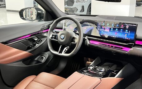 BMW 5 серия, 2025 год, 9 300 000 рублей, 28 фотография