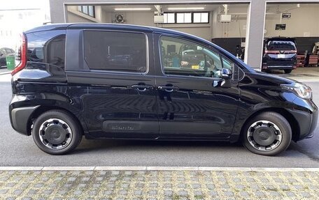 Toyota Sienta, 2025 год, 1 300 217 рублей, 3 фотография