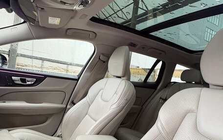Volvo V60 II, 2018 год, 2 100 000 рублей, 5 фотография