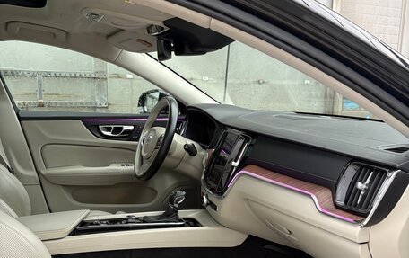 Volvo V60 II, 2018 год, 2 100 000 рублей, 7 фотография