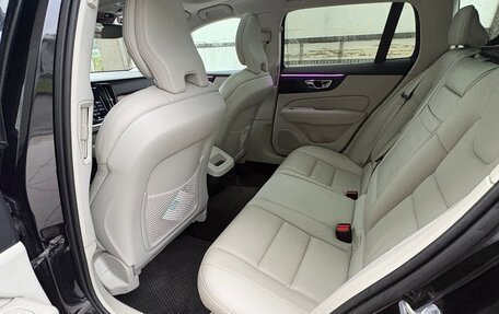 Volvo V60 II, 2018 год, 2 100 000 рублей, 13 фотография