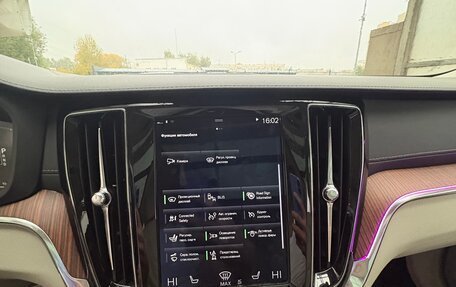 Volvo V60 II, 2018 год, 2 100 000 рублей, 15 фотография