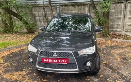 Mitsubishi Outlander III рестайлинг 3, 2010 год, 1 050 000 рублей, 2 фотография