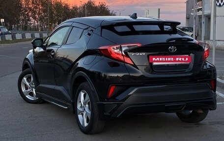 Toyota C-HR I рестайлинг, 2017 год, 1 590 000 рублей, 4 фотография
