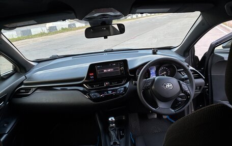 Toyota C-HR I рестайлинг, 2017 год, 1 590 000 рублей, 13 фотография