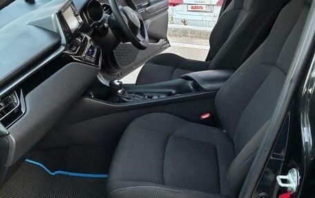 Toyota C-HR I рестайлинг, 2017 год, 1 590 000 рублей, 14 фотография