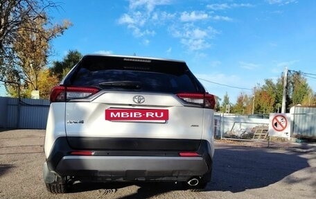 Toyota RAV4, 2022 год, 3 000 000 рублей, 2 фотография