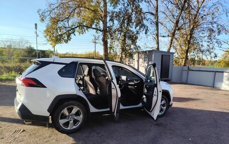 Toyota RAV4, 2022 год, 3 000 000 рублей, 9 фотография