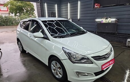 Hyundai Solaris II рестайлинг, 2015 год, 930 000 рублей, 2 фотография