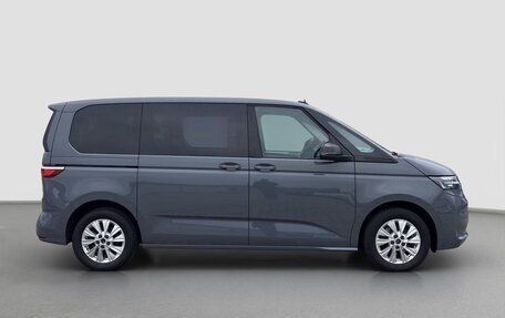 Volkswagen Multivan, 2022 год, 4 850 000 рублей, 8 фотография