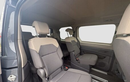 Volkswagen Multivan, 2022 год, 4 850 000 рублей, 15 фотография