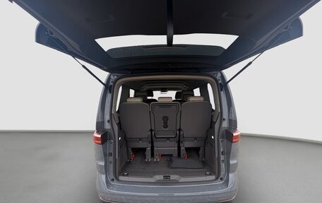 Volkswagen Multivan, 2022 год, 4 850 000 рублей, 19 фотография