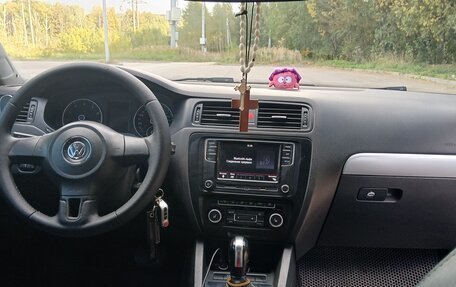Volkswagen Jetta VI, 2012 год, 900 000 рублей, 10 фотография