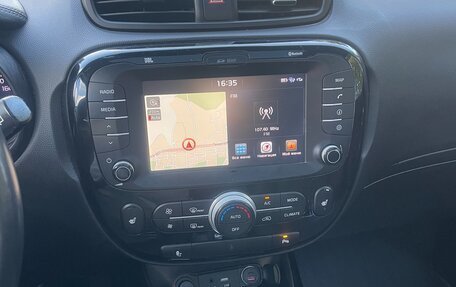 KIA Soul II рестайлинг, 2017 год, 2 000 000 рублей, 15 фотография