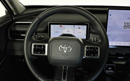 Toyota RAV4, 2026 год, 4 640 000 рублей, 15 фотография