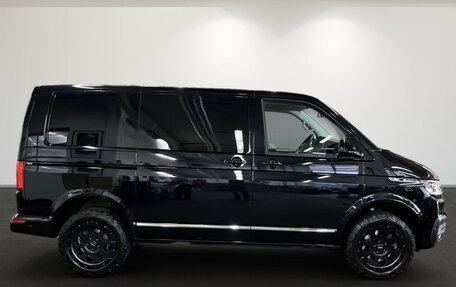 Volkswagen Multivan T6 рестайлинг, 2023 год, 8 900 000 рублей, 6 фотография