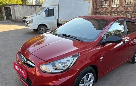Hyundai Solaris II рестайлинг, 2013 год, 880 000 рублей, 1 фотография