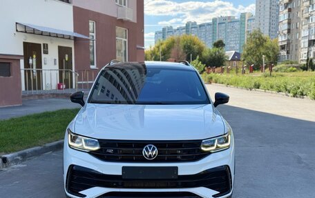 Volkswagen Tiguan II, 2021 год, 3 150 000 рублей, 2 фотография