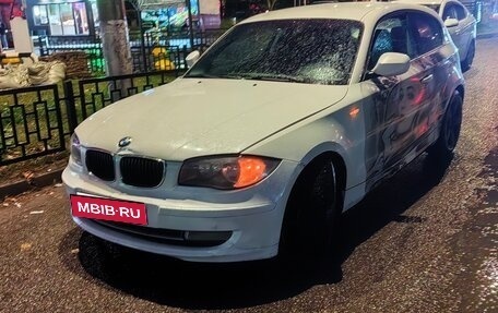 BMW 1 серия, 2011 год, 550 000 рублей, 2 фотография