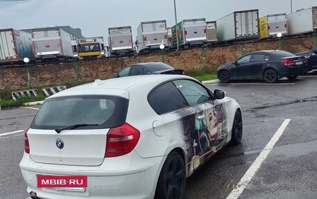 BMW 1 серия, 2011 год, 550 000 рублей, 26 фотография