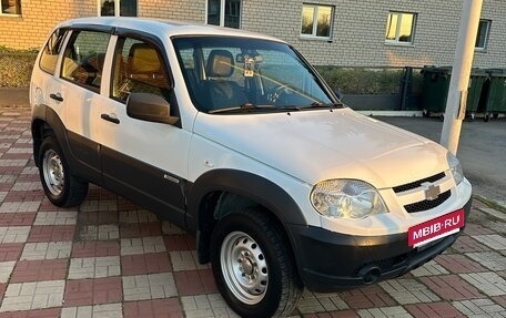 Chevrolet Niva I рестайлинг, 2018 год, 730 000 рублей, 2 фотография
