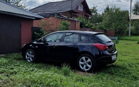 Opel Astra J, 2011 год, 1 080 000 рублей, 2 фотография