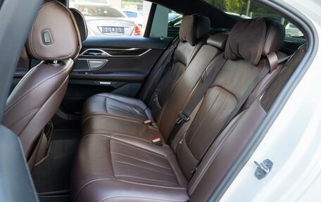 BMW 7 серия, 2016 год, 3 190 000 рублей, 15 фотография