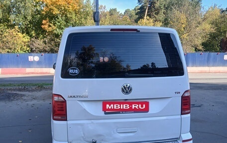 Volkswagen Multivan T6 рестайлинг, 2015 год, 2 200 000 рублей, 6 фотография